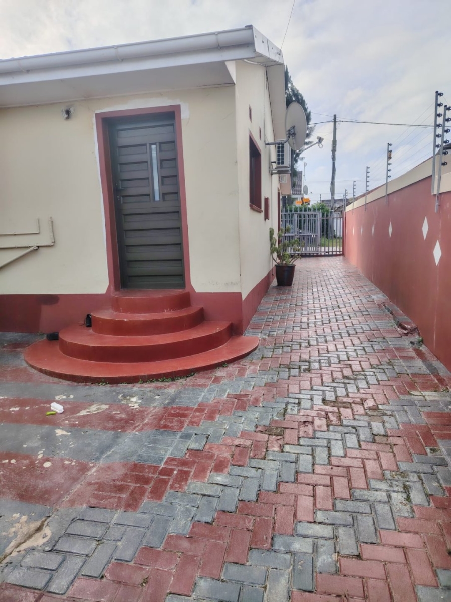 5 Bedroom Property for Sale in Mdantsane Nu 17 Eastern Cape